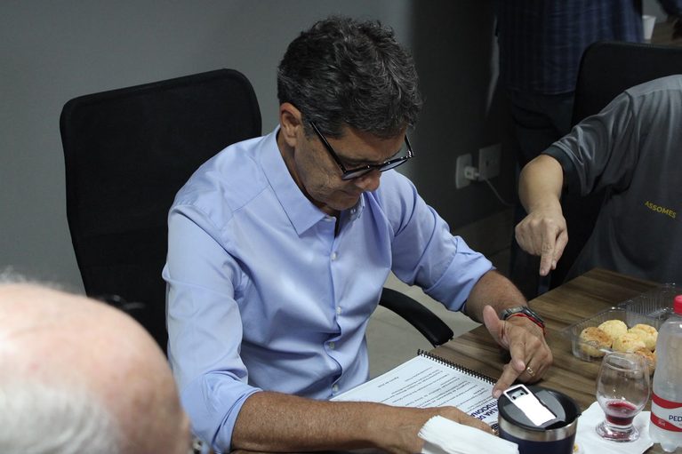 ASSOMES recebe candidato ao Governo do Estado e reforça pautas da oficialidade