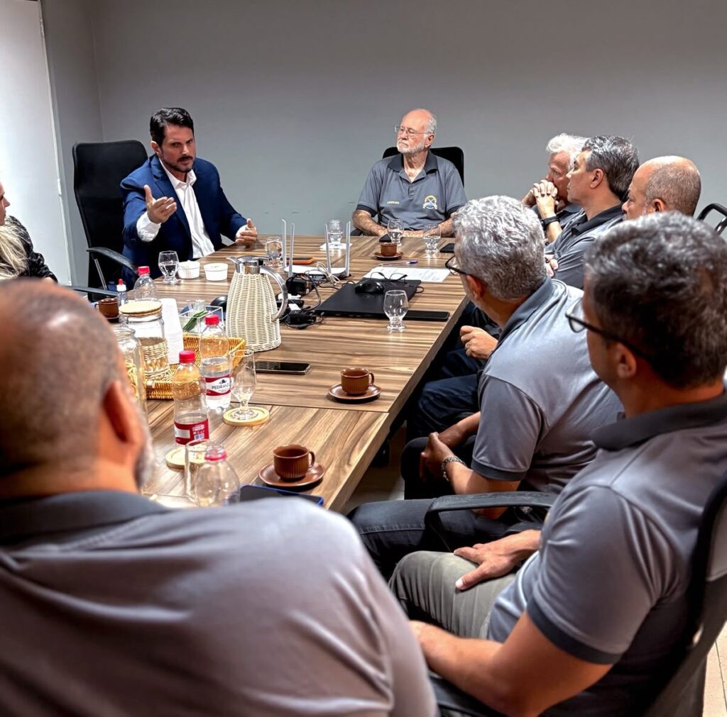 ASSOMES recebe o Senador Marcos do Val para debate democrático com foco institucional