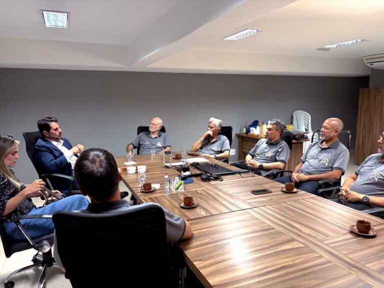 ASSOMES recebe o Senador Marcos do Val para debate democrático com foco institucional